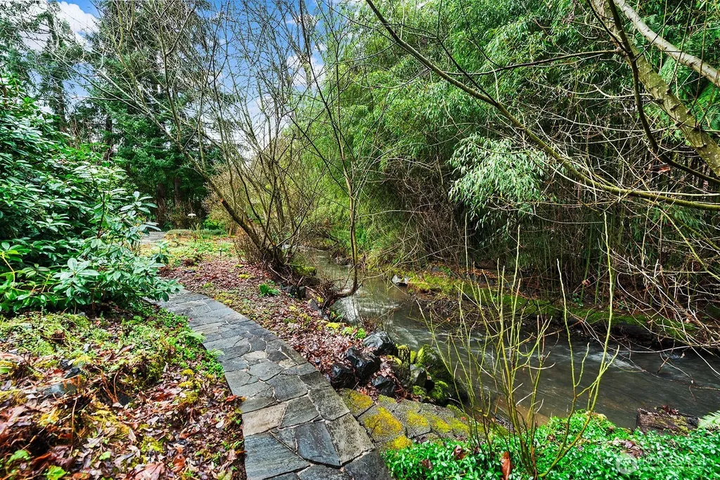 16 Cascade Key Bellevue WA 98006