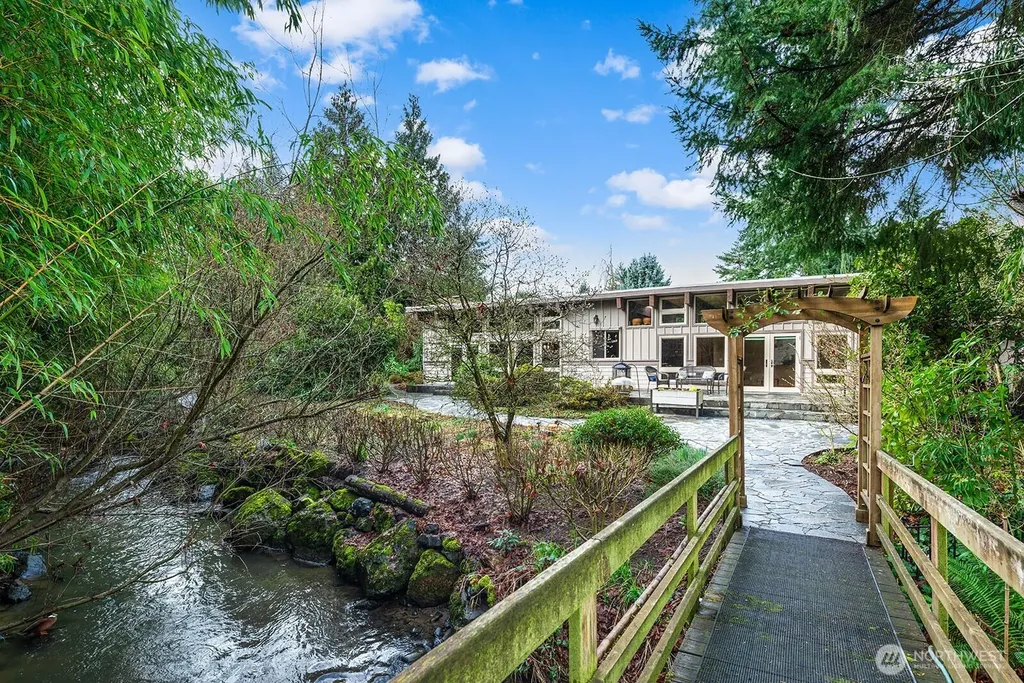 16 Cascade Key Bellevue WA 98006