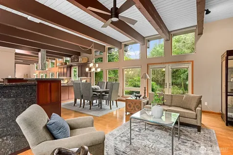 16 Cascade Key Bellevue WA 98006