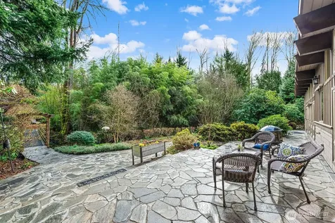 16 Cascade Key Bellevue WA 98006