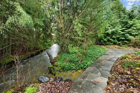 16 Cascade Key Bellevue WA 98006