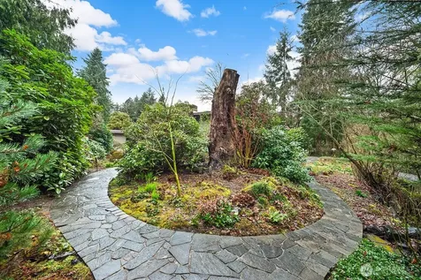 16 Cascade Key Bellevue WA 98006