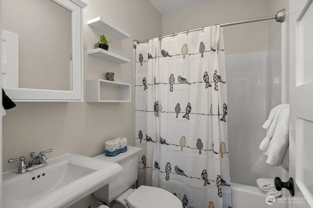 40 Cedar Run Loop Pacific Beach WA 98571