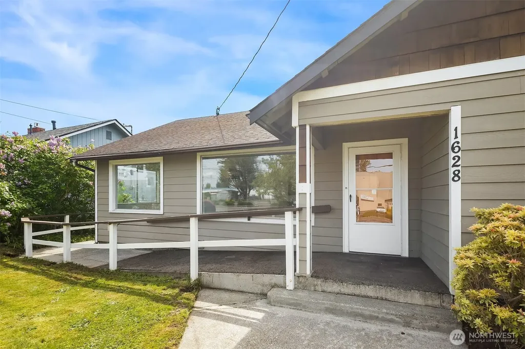 1628 Grove Street Marysville WA 98270