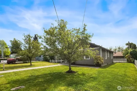 1628 Grove Street Marysville WA 98270