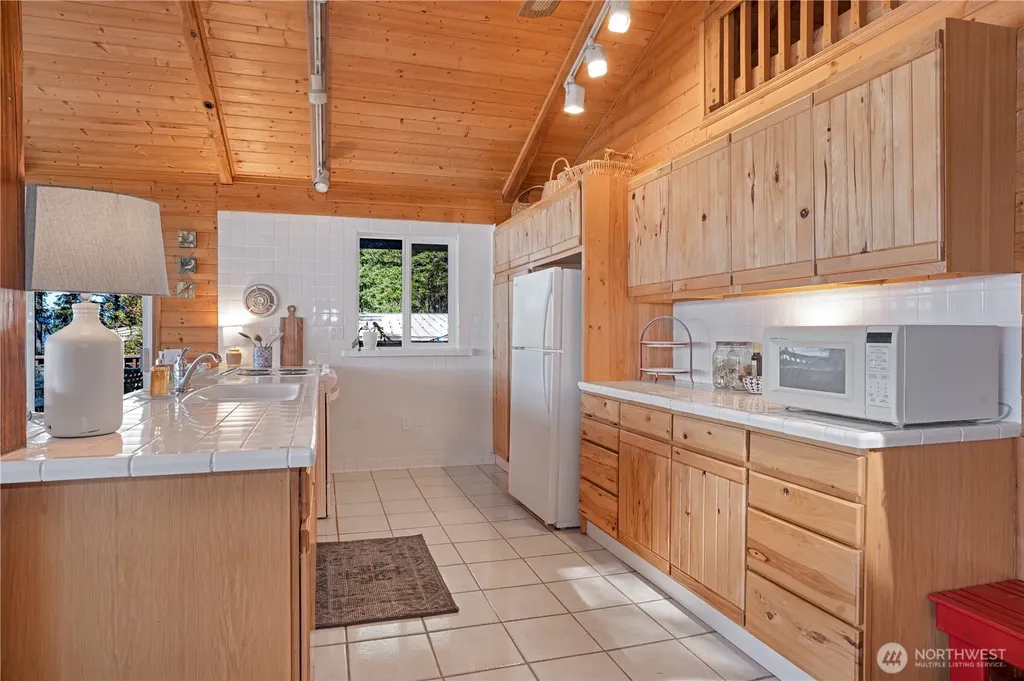 108 Herron Lane NW Lakebay WA 98349