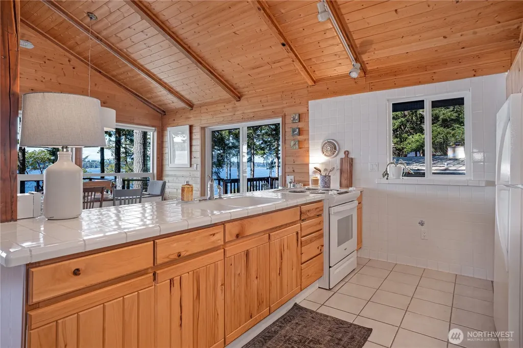 108 Herron Lane NW Lakebay WA 98349