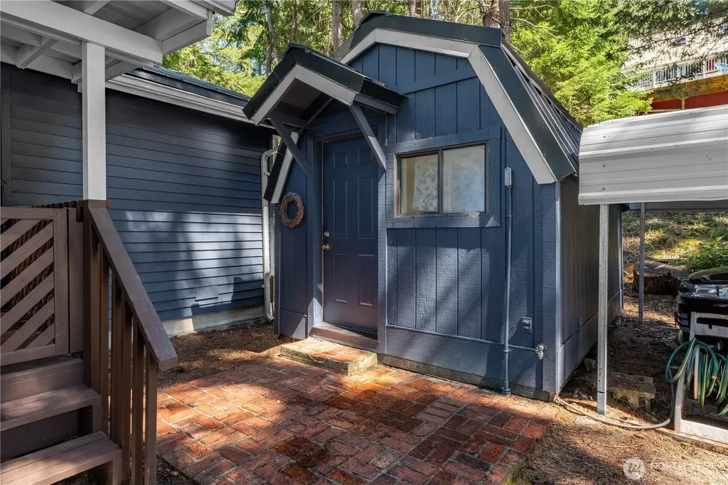 108 Herron Lane NW Lakebay WA 98349