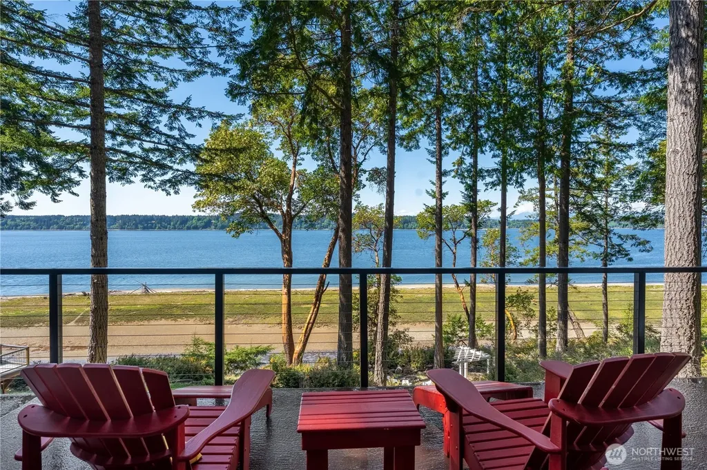 108 Herron Lane NW Lakebay WA 98349