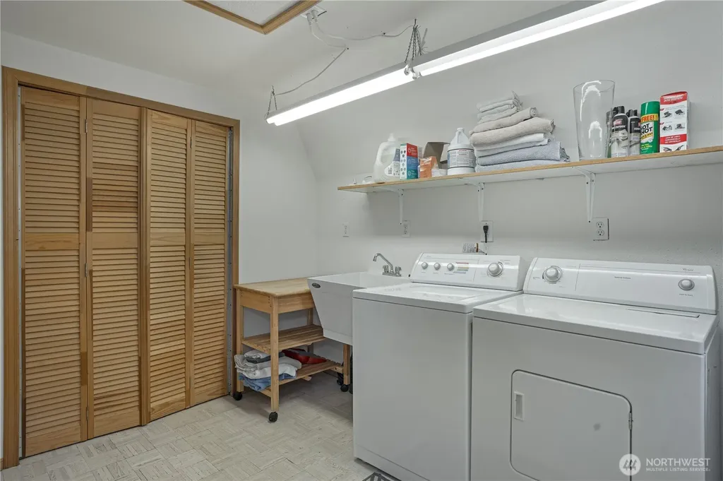 108 Herron Lane NW Lakebay WA 98349