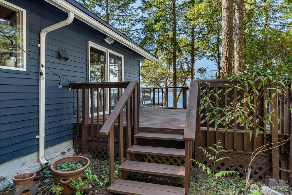 108 Herron Lane NW Lakebay WA 98349