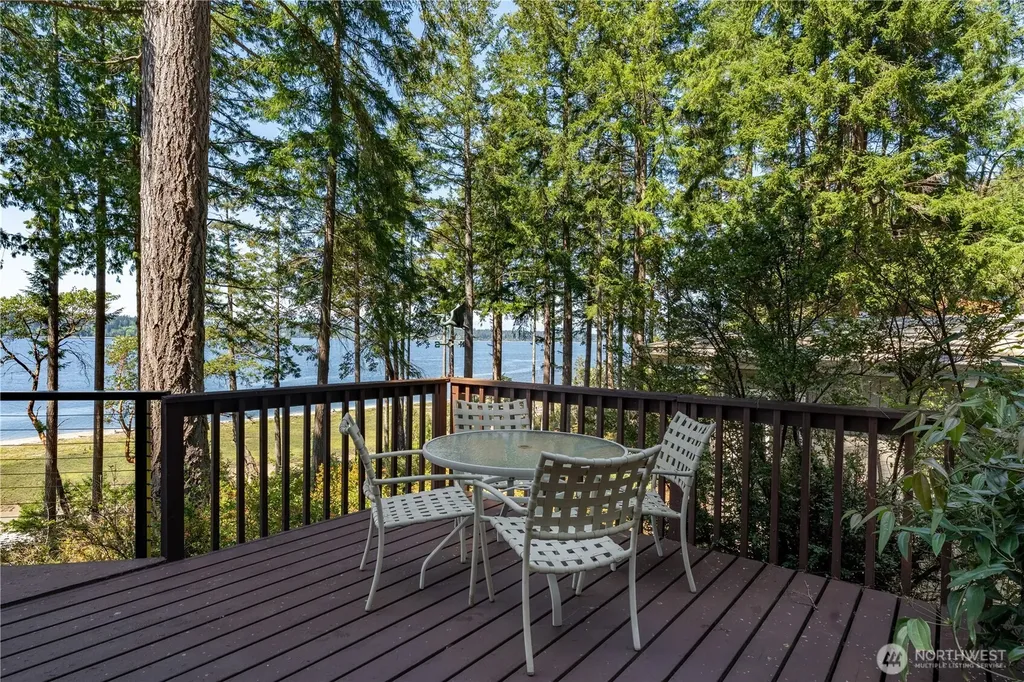 108 Herron Lane NW Lakebay WA 98349