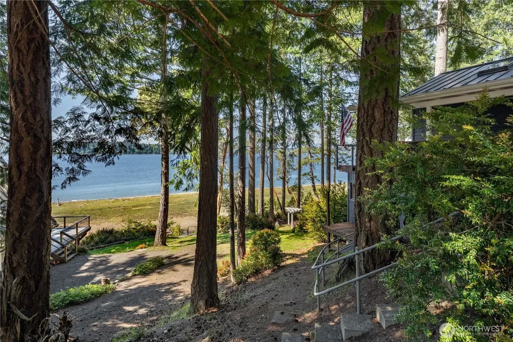 108 Herron Lane NW Lakebay WA 98349