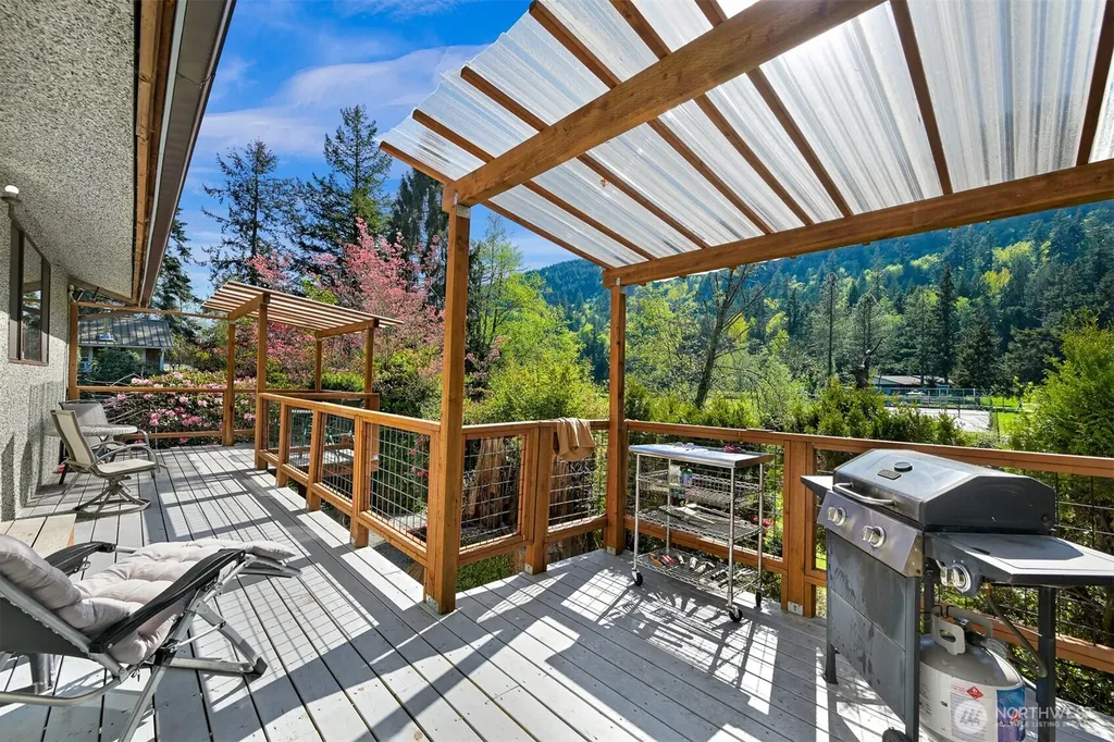 371 Lakeside Drive Sedro Woolley WA 98284