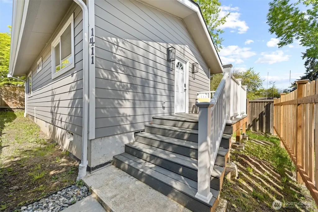 1411 26th Avenue Seattle WA 98122