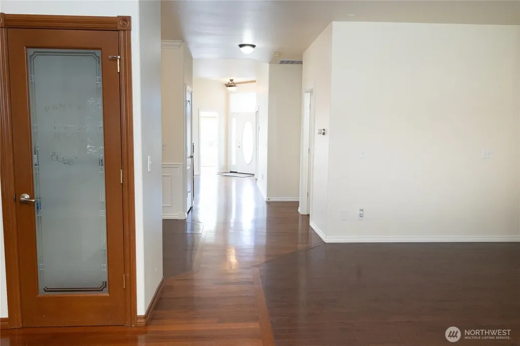 11816 240th Place Kent WA 98030