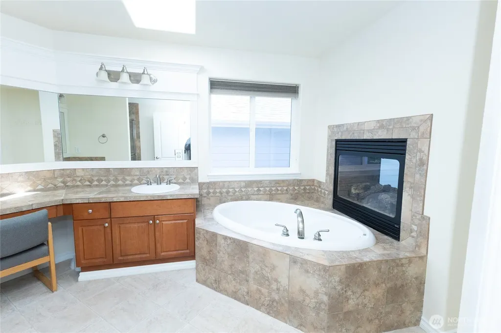 11816 240th Place Kent WA 98030