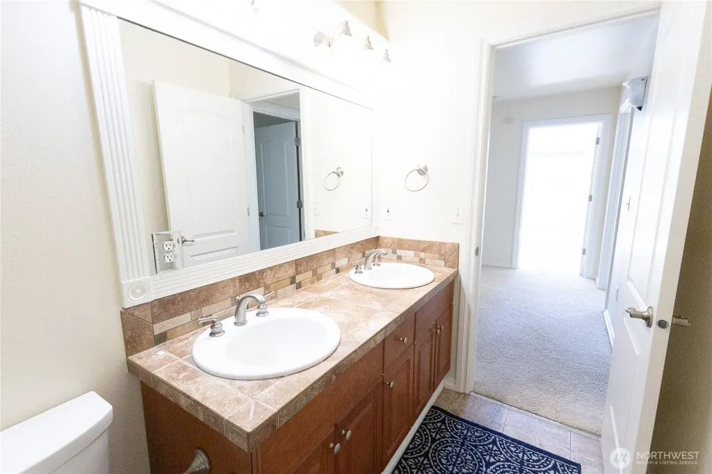 11816 240th Place Kent WA 98030