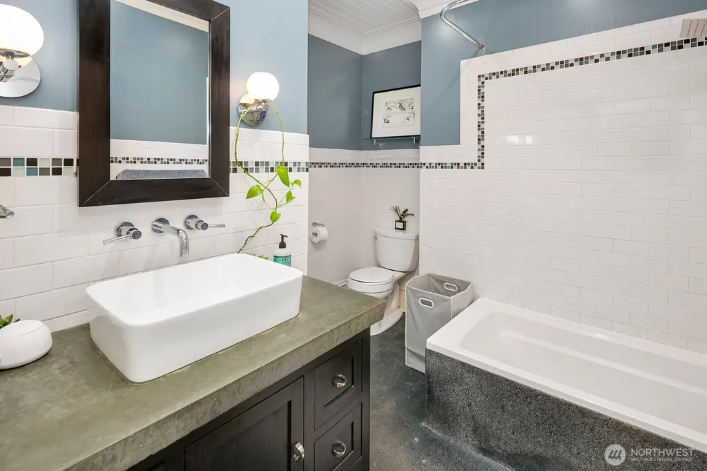 7 Harrison Street Seattle WA 98109