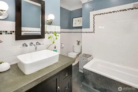 7 Harrison Street Seattle WA 98109