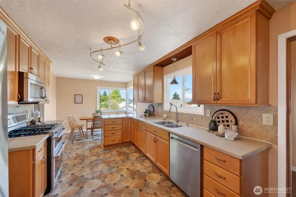1119 Longview Avenue Anacortes WA 98221