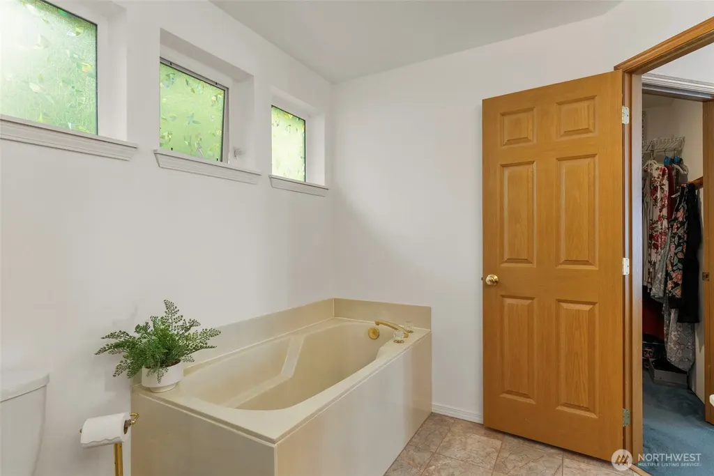 102 Olympic Lane Port Ludlow WA 98365