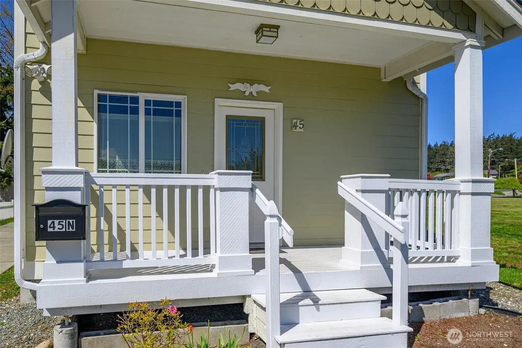 45 N Oak Harbor Street Oak Harbor WA 98277