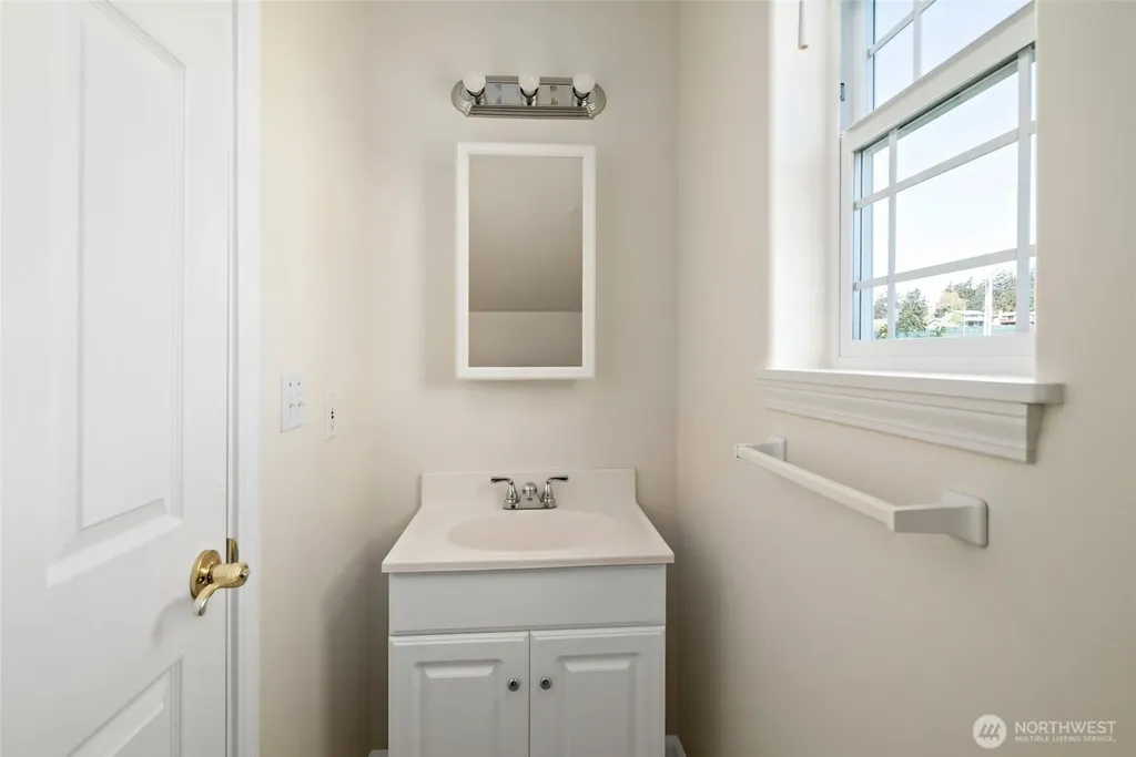 45 N Oak Harbor Street Oak Harbor WA 98277