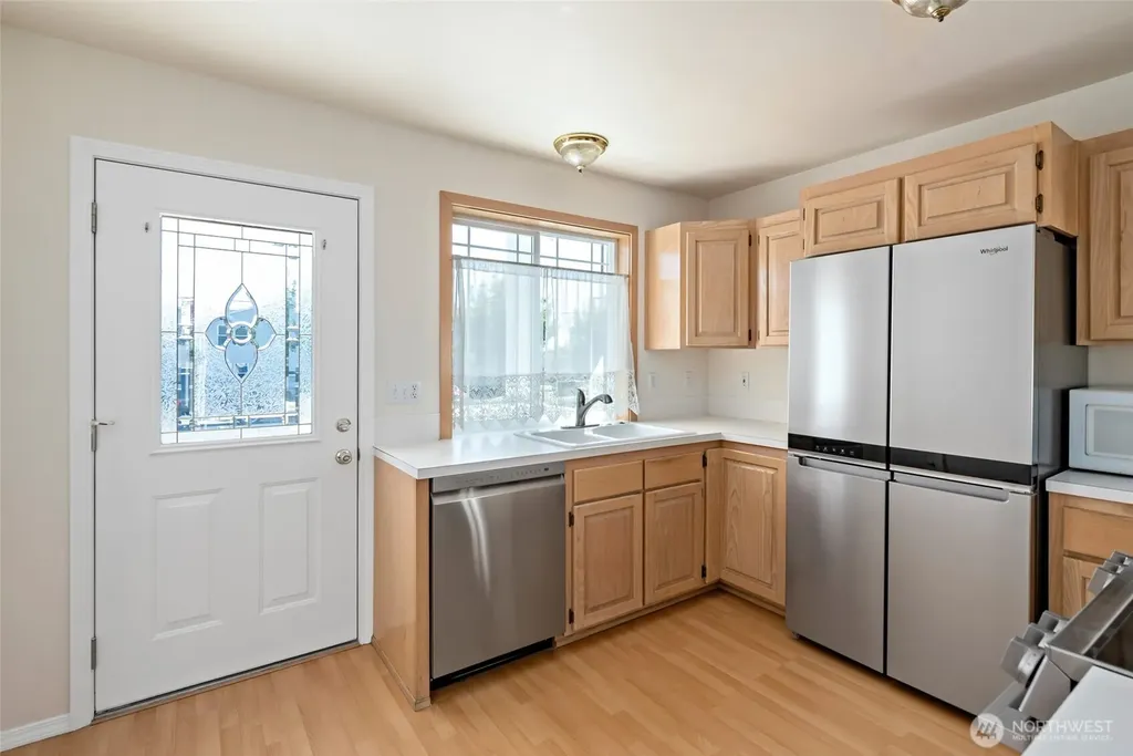 45 N Oak Harbor Street Oak Harbor WA 98277