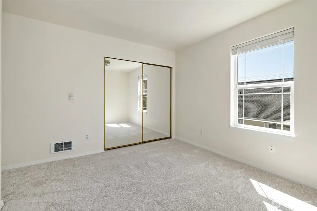 45 N Oak Harbor Street Oak Harbor WA 98277