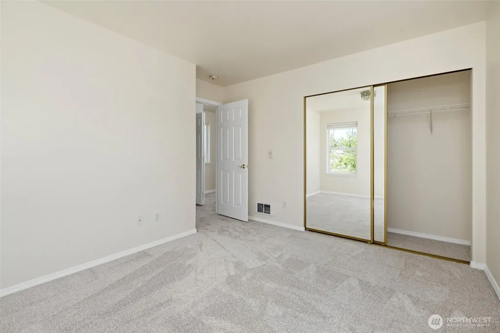 45 N Oak Harbor Street Oak Harbor WA 98277