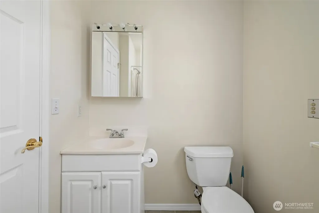 45 N Oak Harbor Street Oak Harbor WA 98277