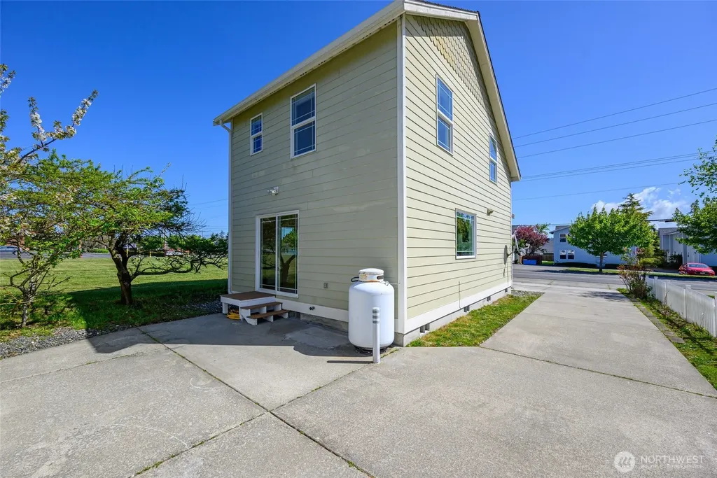 45 N Oak Harbor Street Oak Harbor WA 98277