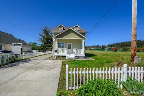 45 N Oak Harbor Street Oak Harbor WA 98277