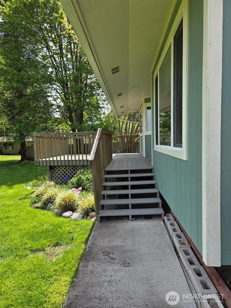 15807 Lawrence Place SE Yelm WA 98597
