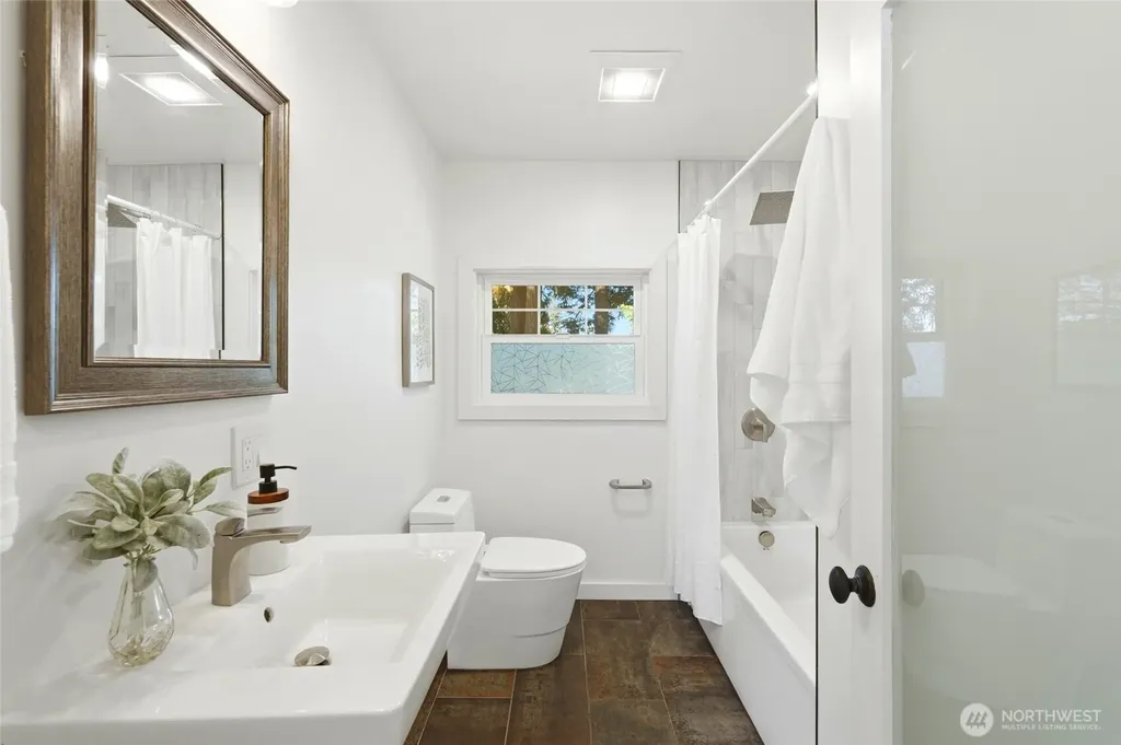 24305 90th Avenue W Edmonds WA 98026