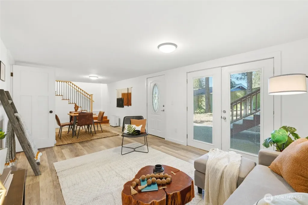 24305 90th Avenue W Edmonds WA 98026