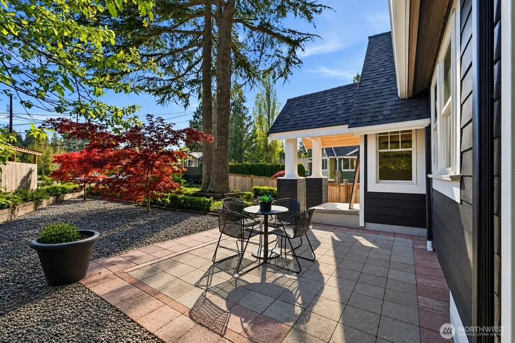 24305 90th Avenue W Edmonds WA 98026