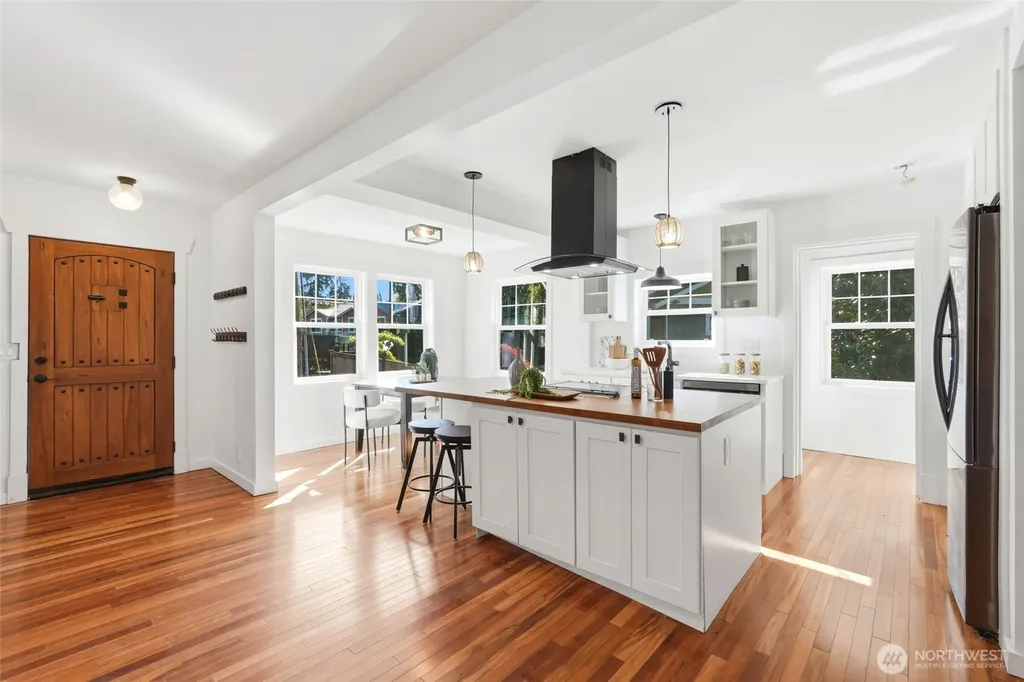 24305 90th Avenue W Edmonds WA 98026