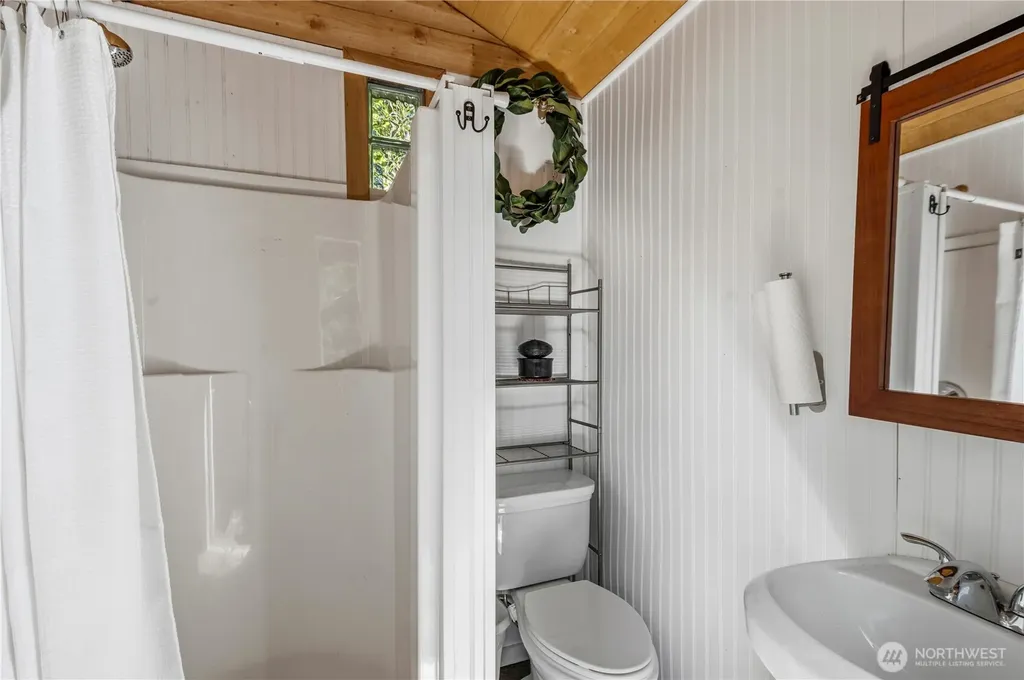 211 N Mount Christie Drive Hoodsport WA 98548