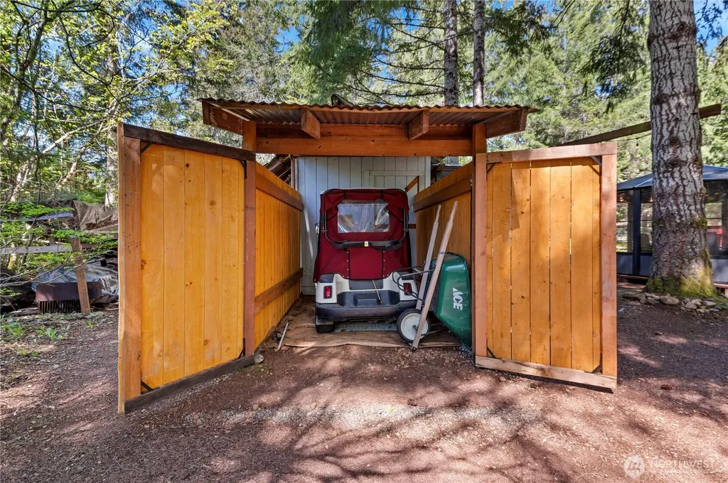 211 N Mount Christie Drive Hoodsport WA 98548