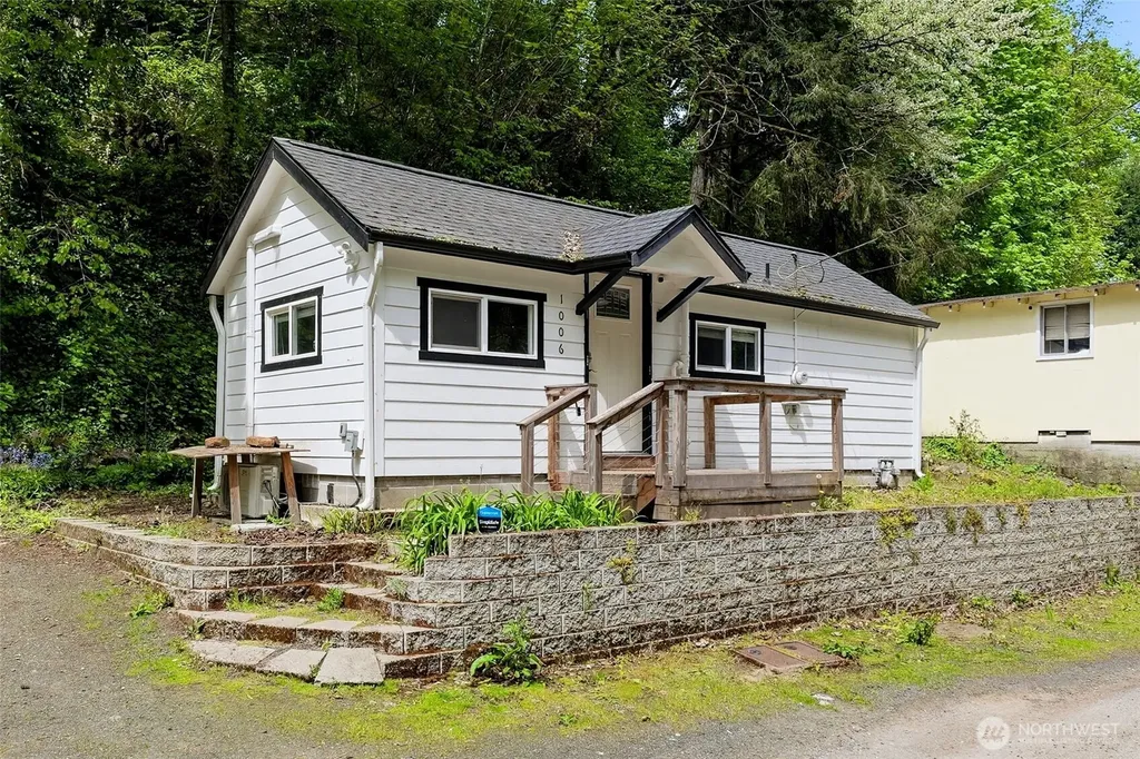 1006 Arnold Avenue E Port Orchard WA 98366