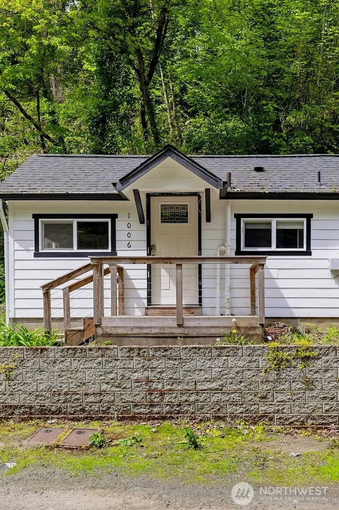 1006 Arnold Avenue E Port Orchard WA 98366