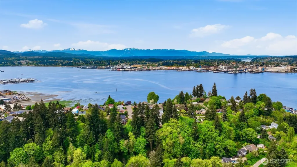 1006 Arnold Avenue E Port Orchard WA 98366