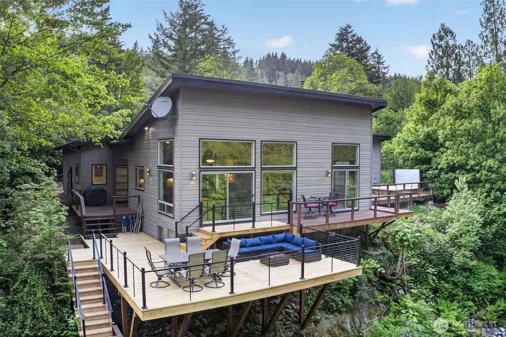 282 River Glen Road Washougal WA 98671