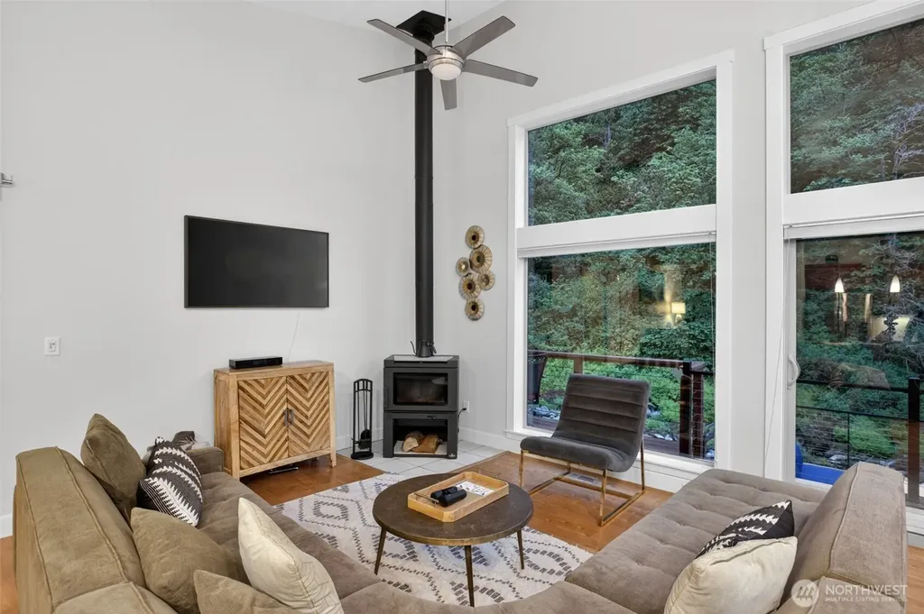 282 River Glen Road Washougal WA 98671