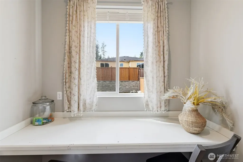 5536 Kinross Road SW Port Orchard WA 98367
