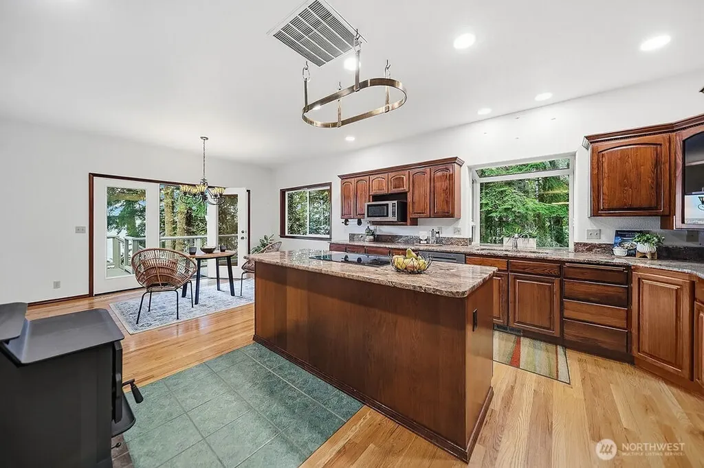 141 E Winterwood Drive Grapeview WA 98546
