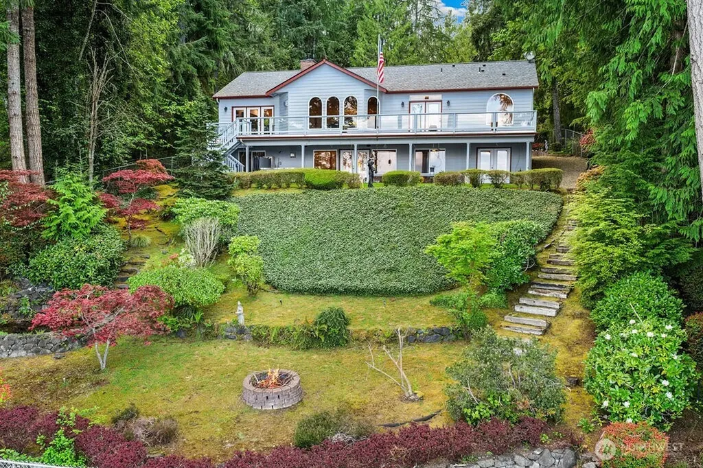 141 E Winterwood Drive Grapeview WA 98546
