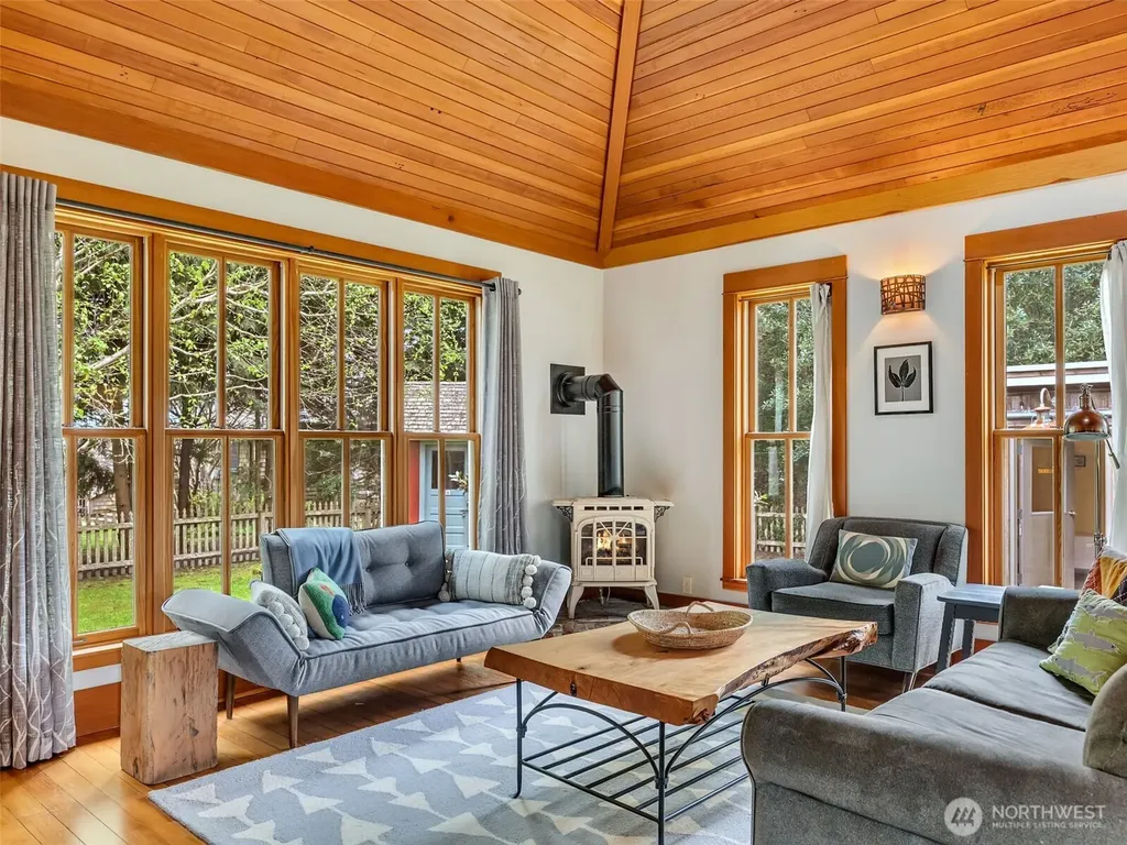 34204 Territory Road Oysterville WA 98641